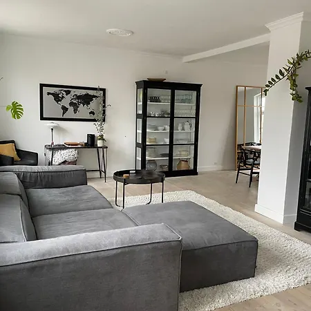 Cozy Town House Βίλα